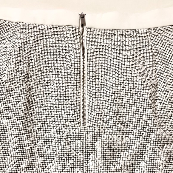 Banana Republic Asymmetric Dressy Gray/White Square Textured Mini Skirt - Size 4 - Picture 10 of 16